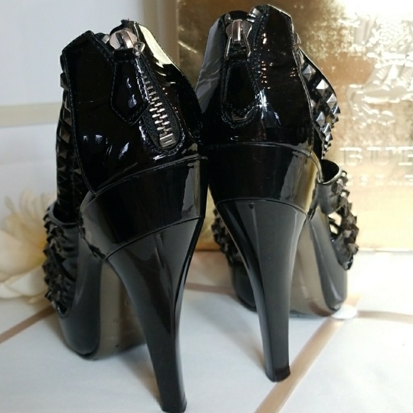 ⬇️PRICE DROP⬇️ Sexy👠💥Burberry Runway Heels💥 - Picture 4 of 8